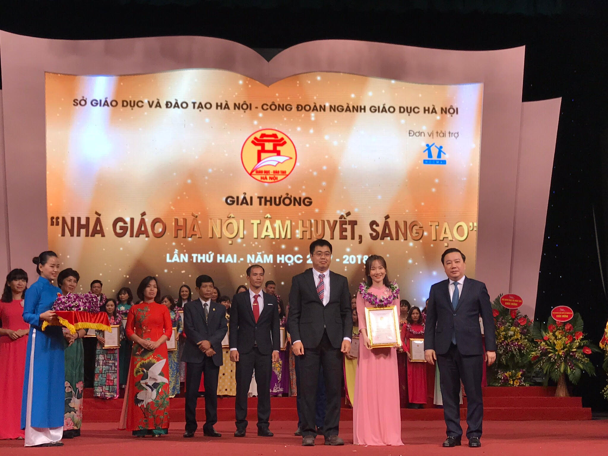 Cô giáo Dương Trang nhận giải Nhà giáo Hà Nội tâm huyết sáng tạo